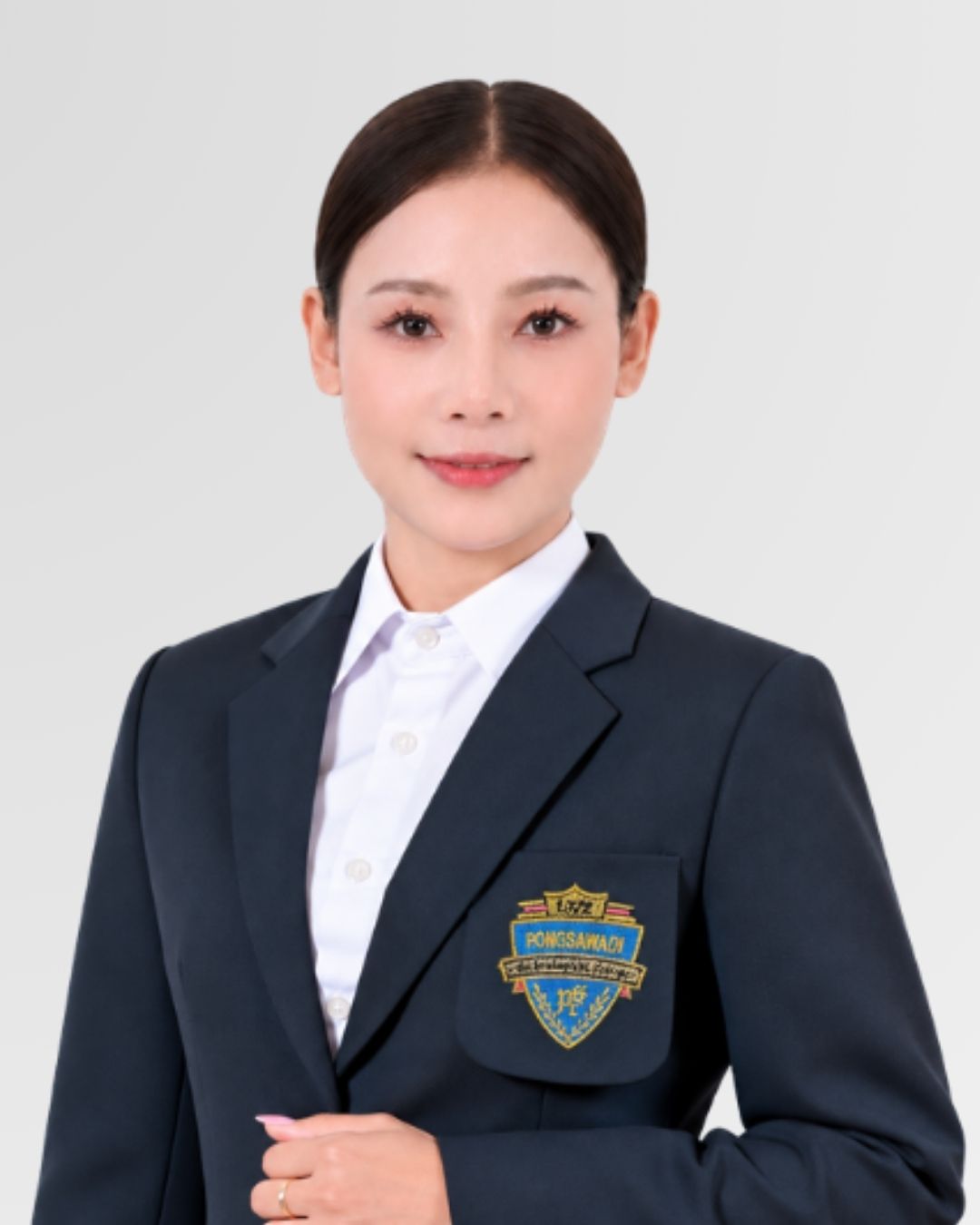 นางสาวสายฝน กึ่งกลาง